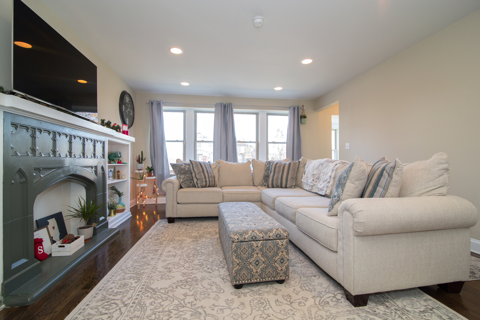 6718 Riverside Drive Berwyn, IL 60402 - Photo 3 of 42