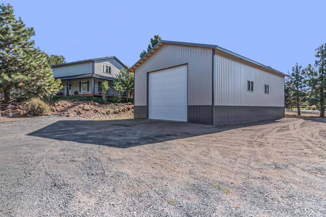 19528 Apache Road Bend, OR 97702 - Photo 26 of 27 Shop with 16x14 Door