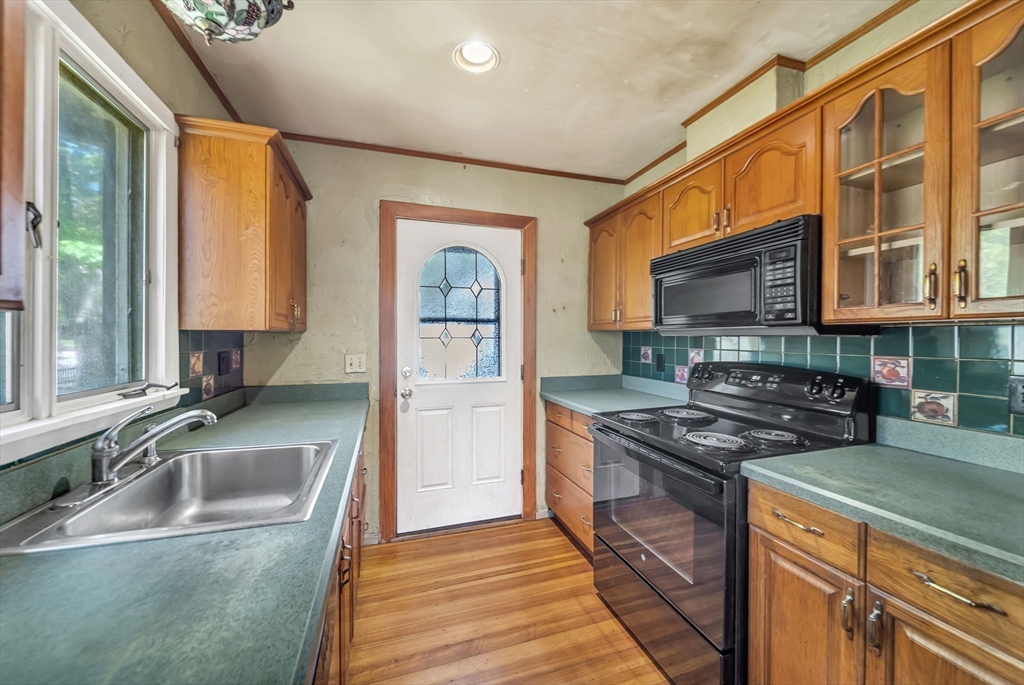 72 Marked Tree Road Needham, MA 02492 - Photo 3 of 14