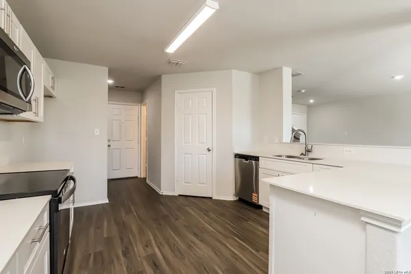 $1,900 | 1415 Durango Run, San Antonio, TX 78245