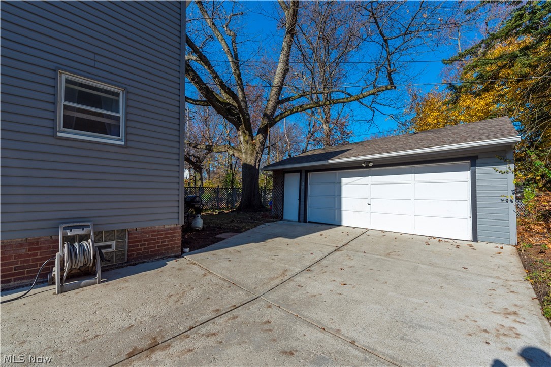 24224 Russell Road Bay Village, OH 44140 - Photo 22 of 34