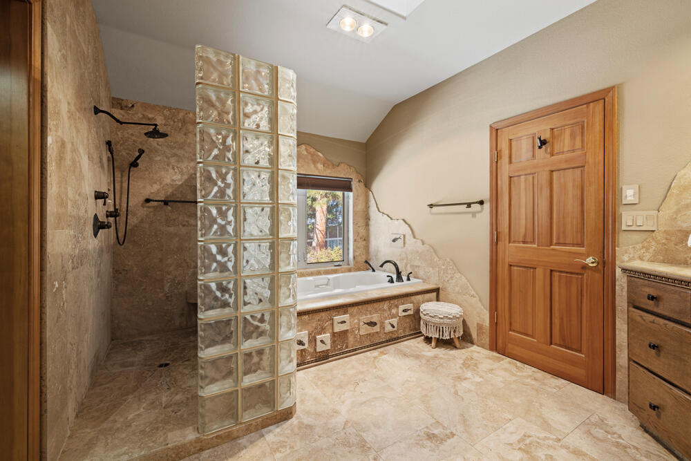11147 Kestrel Road Klamath Falls, OR 97601 - Photo 30 of 66 Spacious Walk in shower