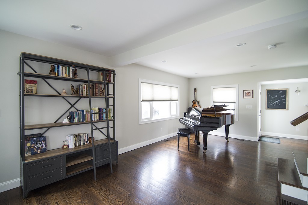 61 Russett Road Boston, MA 02132 - Photo 10 of 30 Gallery Image 10