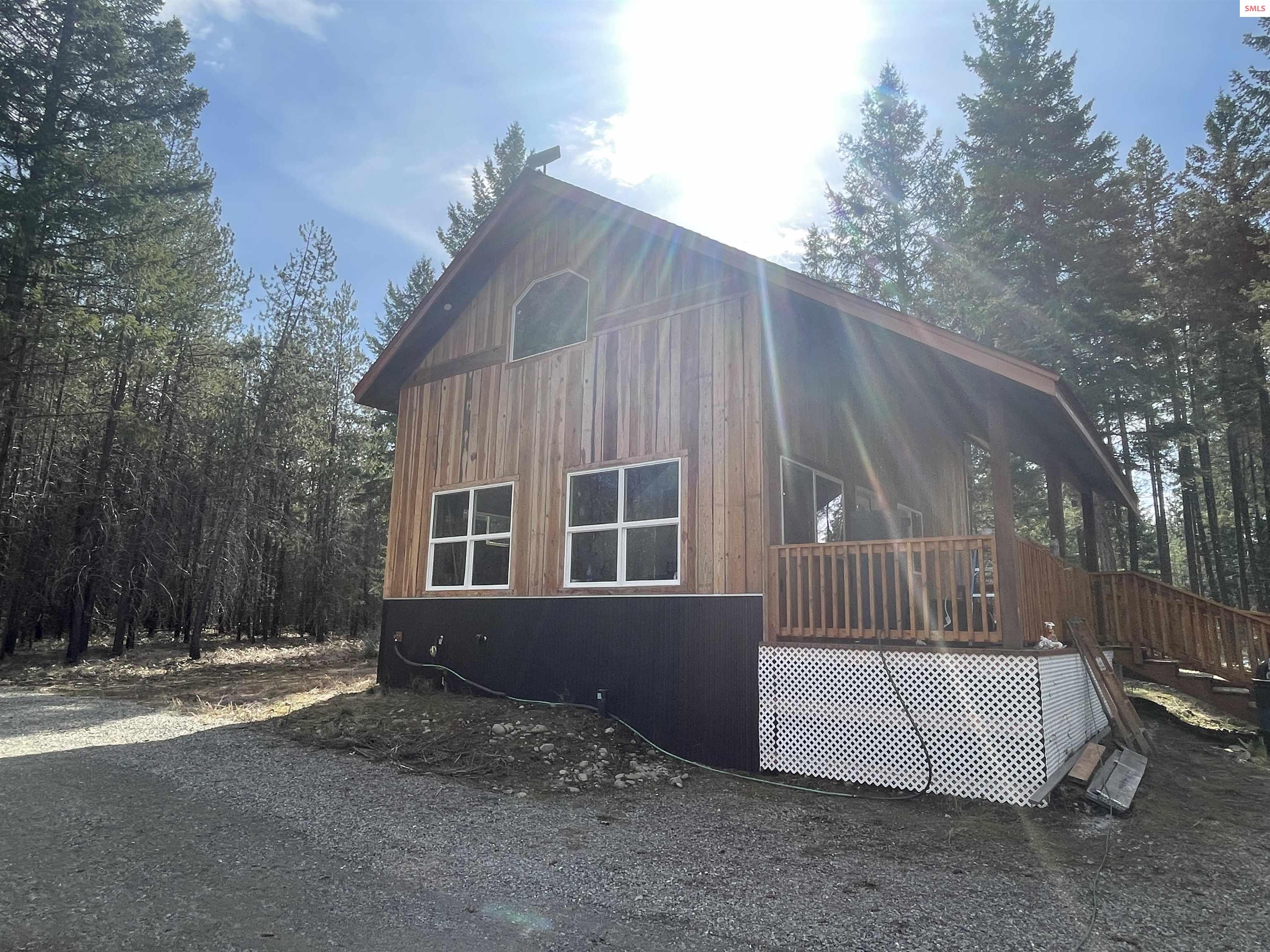 391 Champs Road Bonners Ferry, ID 83805 - Photo 3 of 45 Nice Front Porch