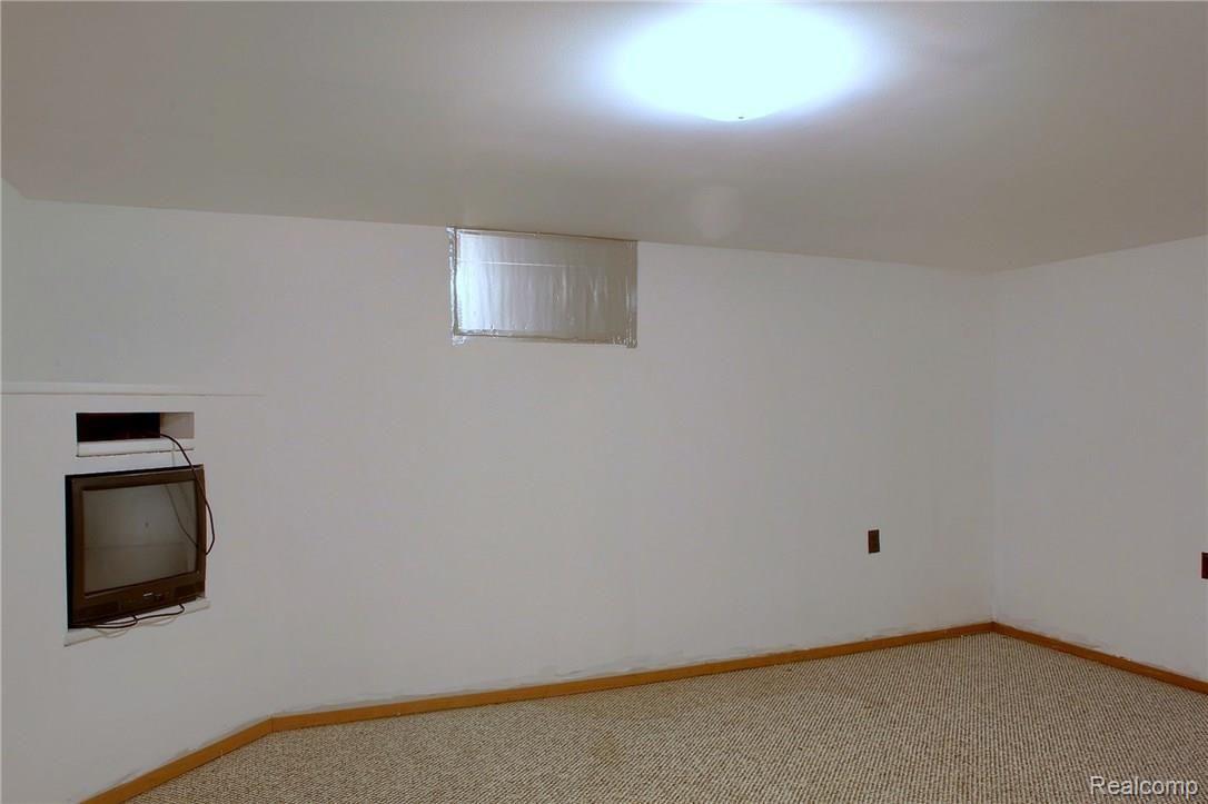 52126 Romeo Plank Road Macomb, MI 48042 - Photo 30 of 30 Finished_Lower_Level_III.jpg