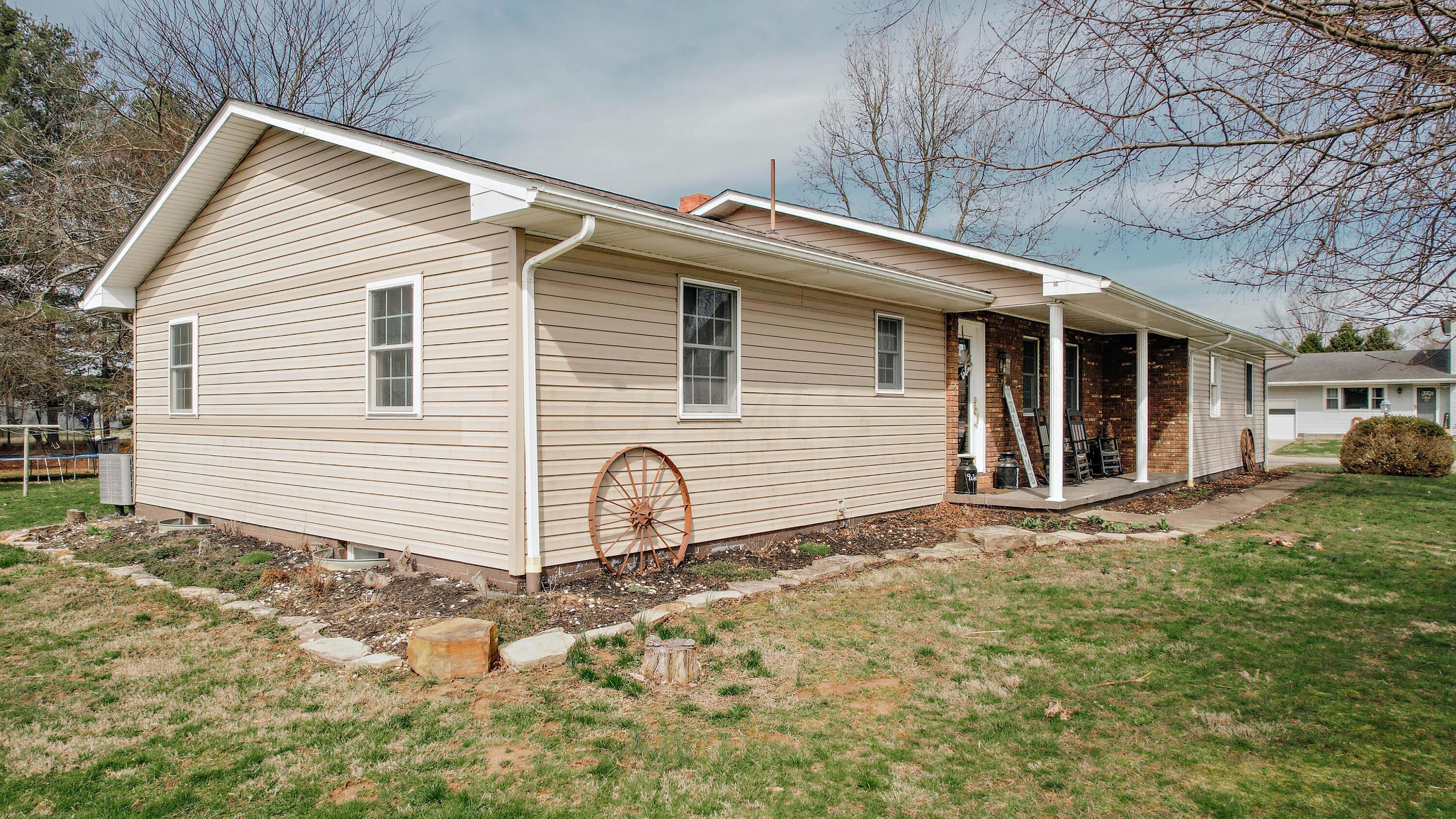 71 Sunset Road Londonderry, OH 45647 - Photo 4 of 46 004