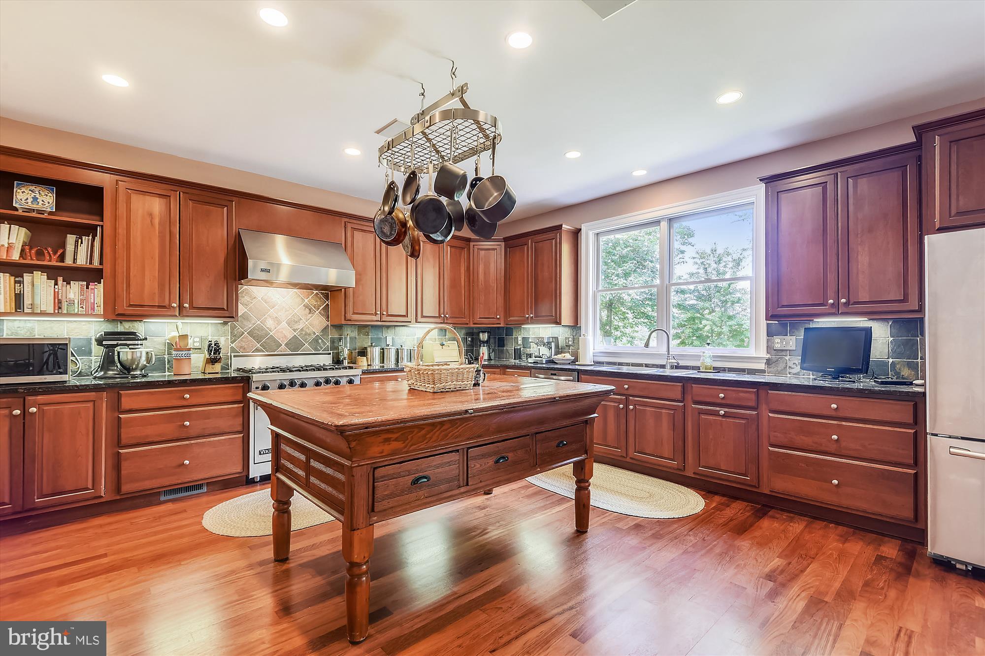 833 Utterback Store Road Great Falls, VA 22066 - Photo 32 of 98 Main Level Kitchen