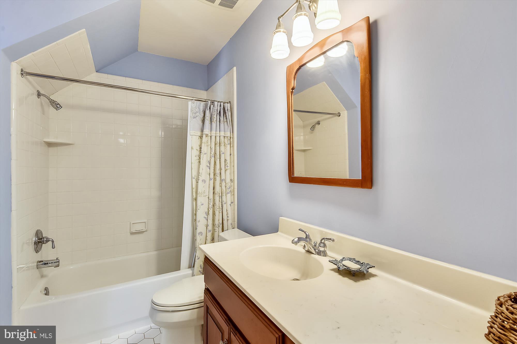 833 Utterback Store Road Great Falls, VA 22066 - Photo 61 of 98 Upper Level Bath