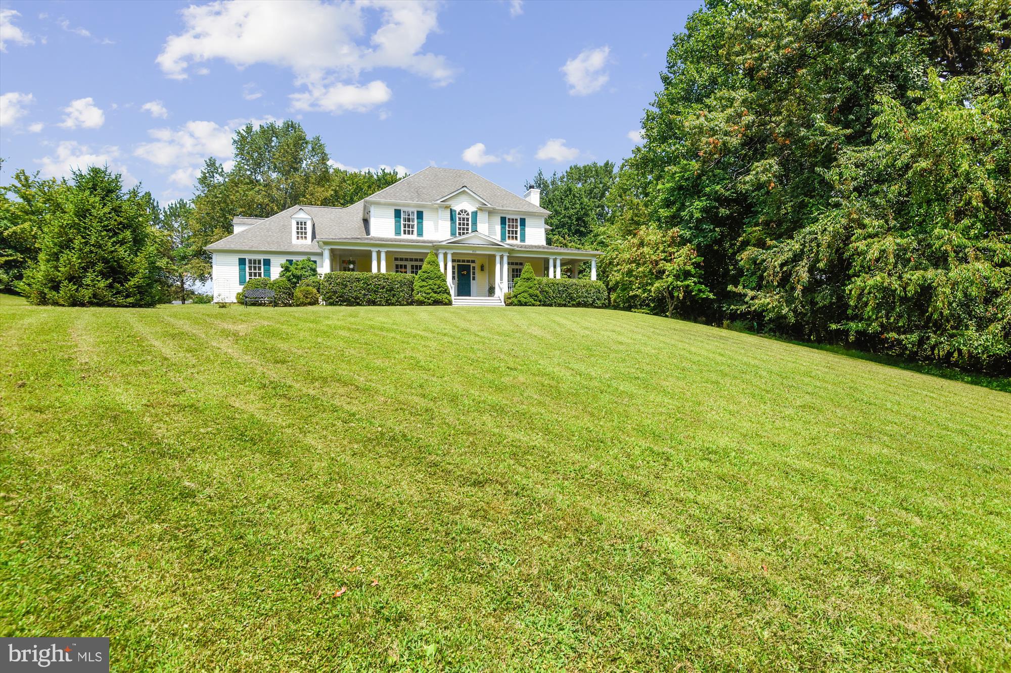 833 Utterback Store Road Great Falls, VA 22066 - Photo 9 of 98 Exterior Front Yard