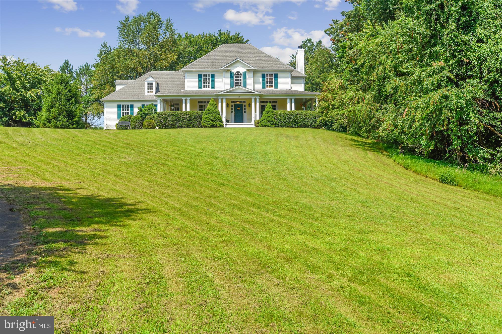 833 Utterback Store Road Great Falls, VA 22066 - Photo 10 of 98 Exterior Front Yard