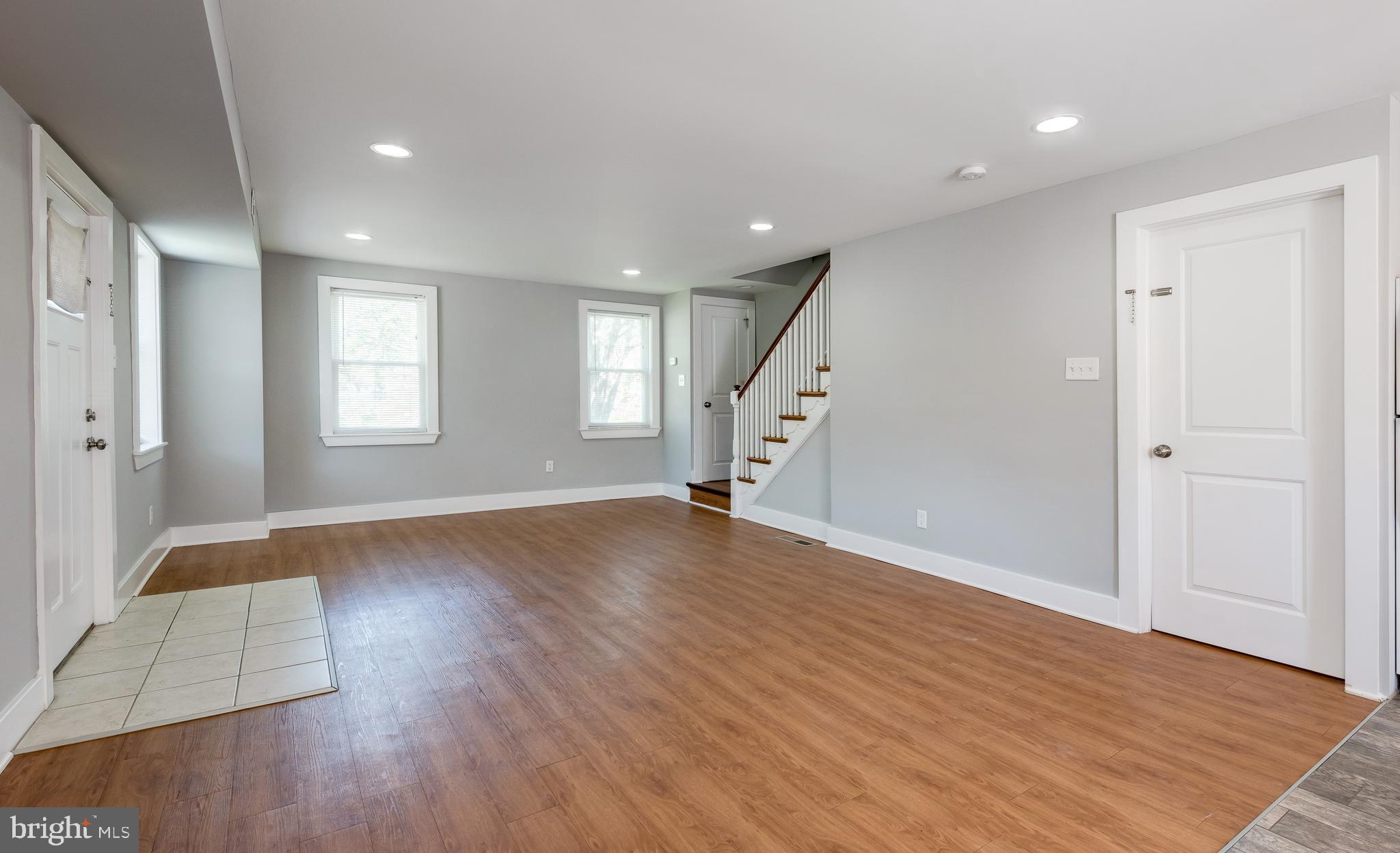 447 Grace Road Upper Darby, PA 19082 - Photo 21 of 35 Living/Dining Room