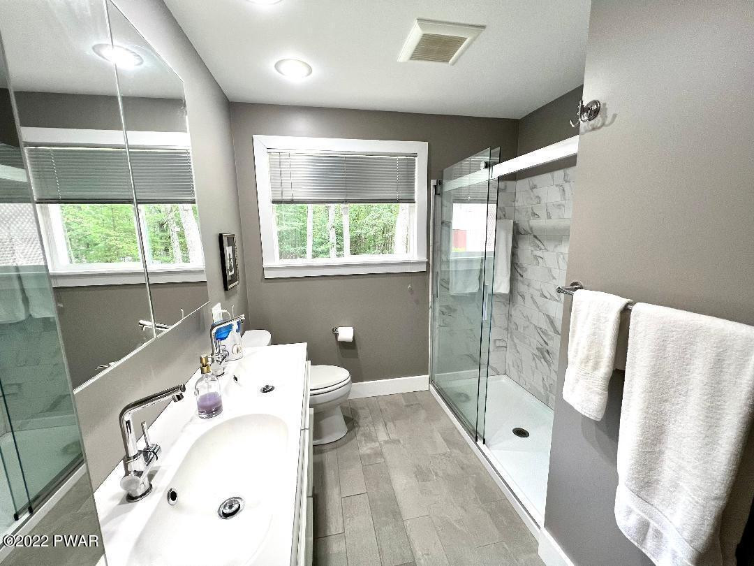 174 Doolan Road Dingmans Ferry, PA 18328 - Photo 19 of 31 Bathroom