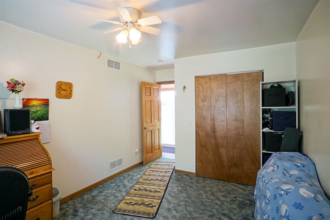 370 West Pine River Road Midland, MI 48640 - Photo 6 of 10 1834157-5.JPG