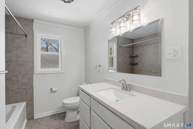 $389,000 | 10 Fairlawn Avenue, East Hampton, CT 06424