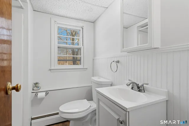 $389,000 | 10 Fairlawn Avenue, East Hampton, CT 06424