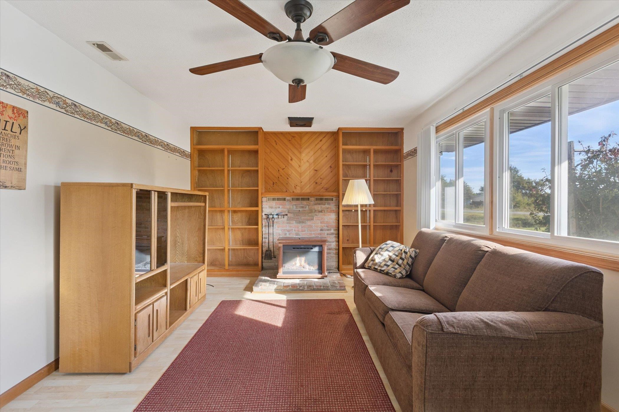 2218 South Nine Mile Road Kawkawlin, MI 48631 - Photo 4 of 48