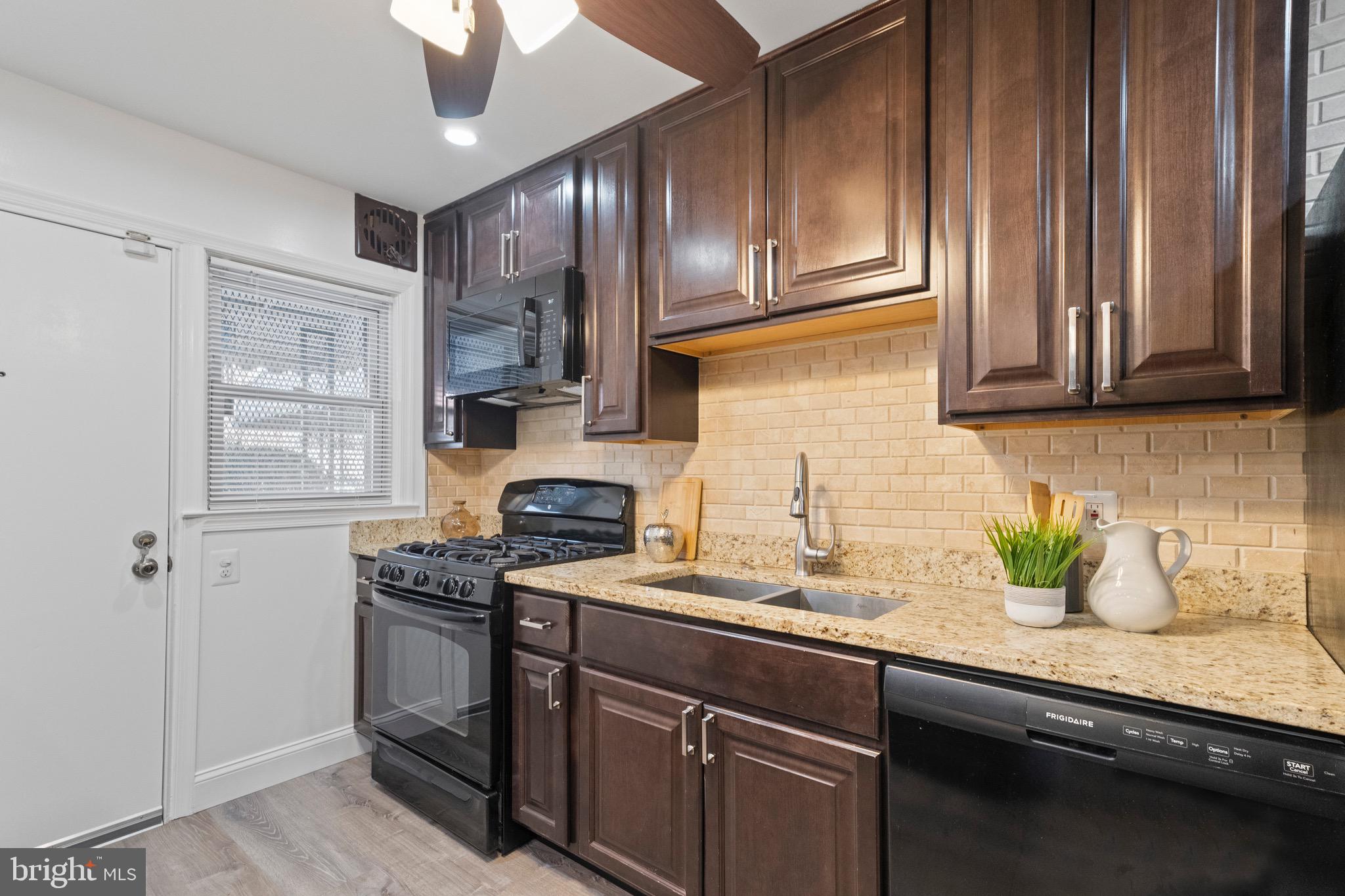 4938 Lindsay Road Baltimore, MD 21229 - Photo 6 of 42 Gallery Image 6