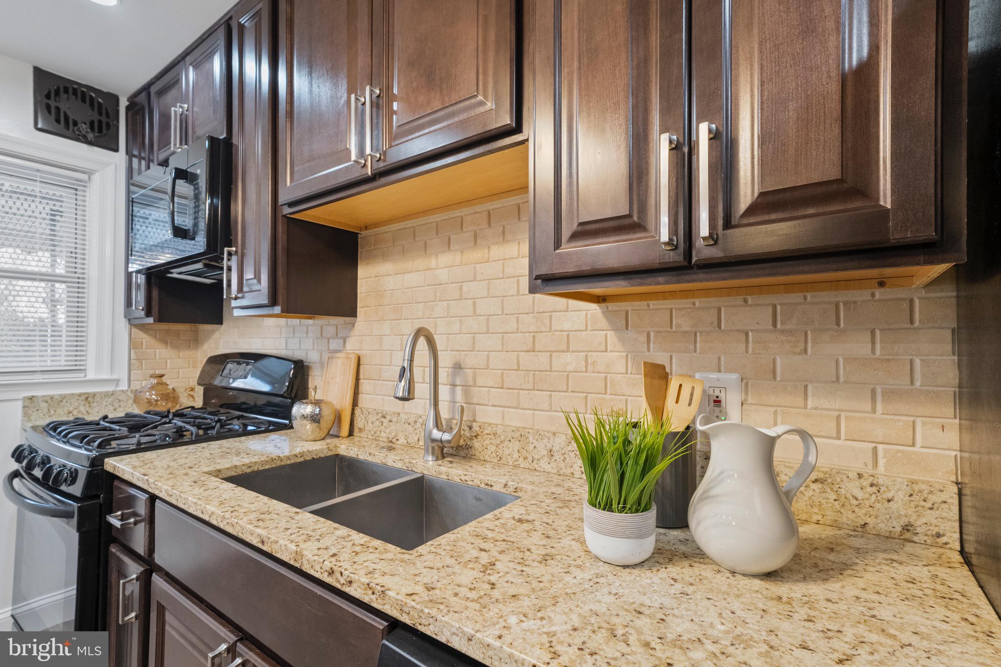 4938 Lindsay Road Baltimore, MD 21229 - Photo 7 of 42 Gallery Image 7