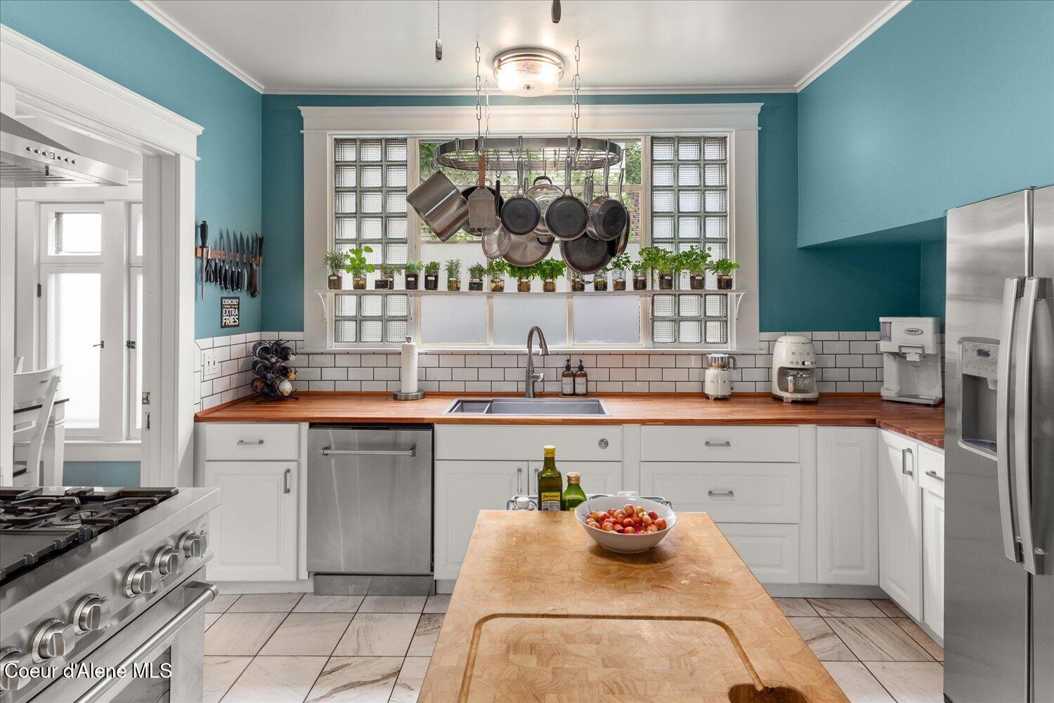 504 1st Street Wallace, ID 83873 - Photo 27 of 97 Professional Chef's Gourmet Kitchen