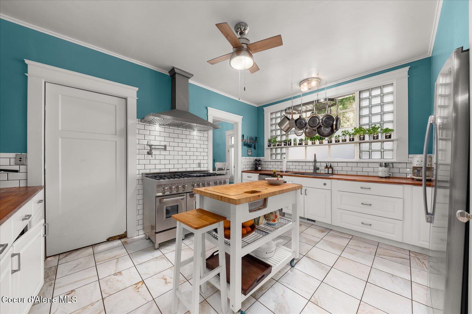 504 1st Street Wallace, ID 83873 - Photo 33 of 97 Professional Chef's Gourmet Kitchen