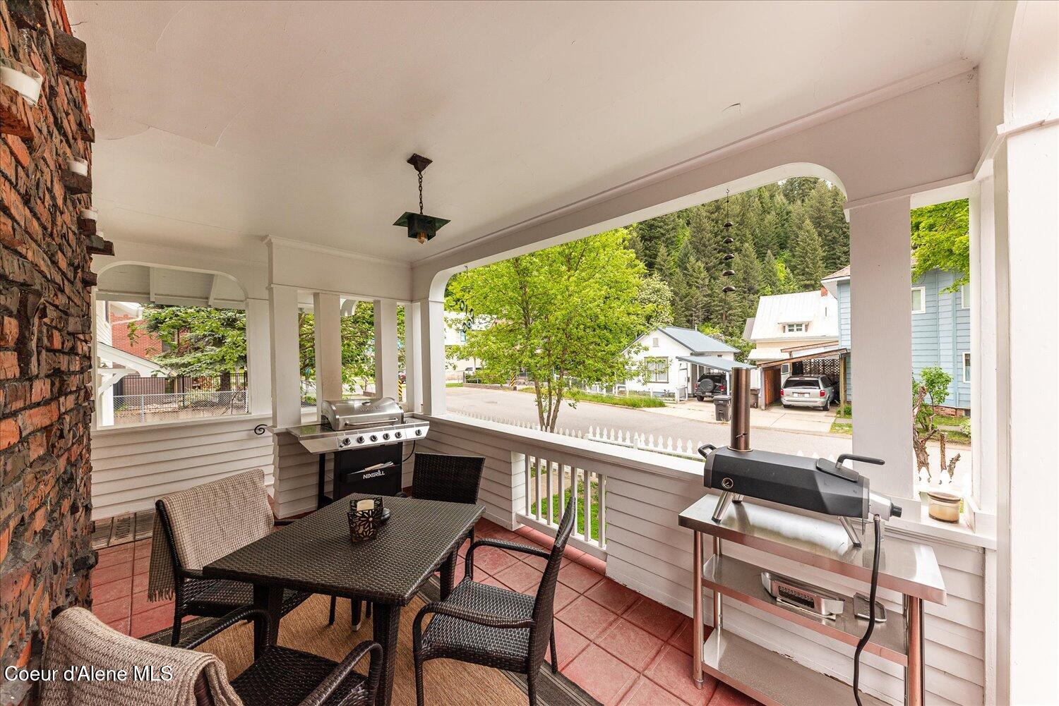 504 1st Street Wallace, ID 83873 - Photo 7 of 97 Outside Dining Area