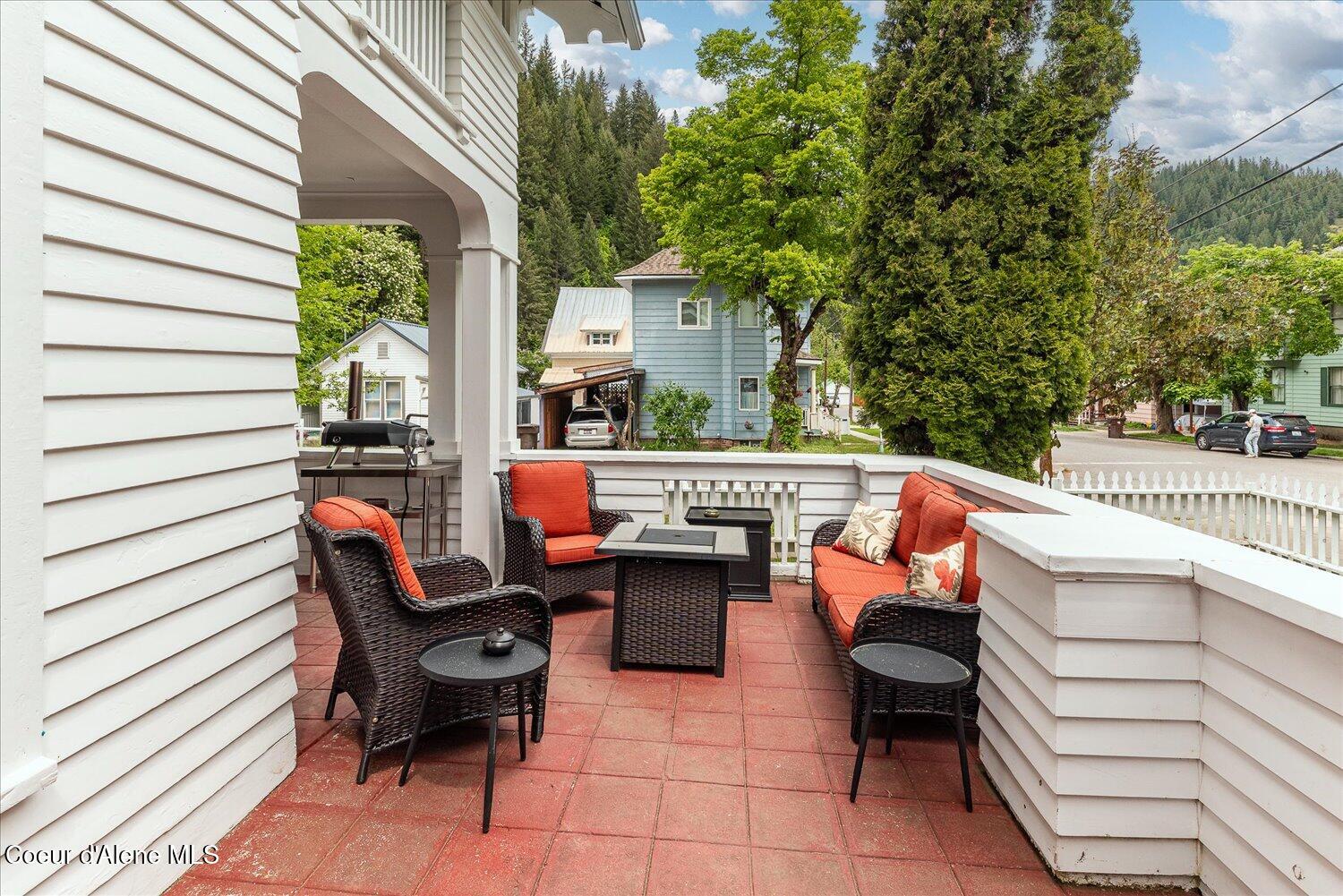 504 1st Street Wallace, ID 83873 - Photo 9 of 97 Outside Dining Area