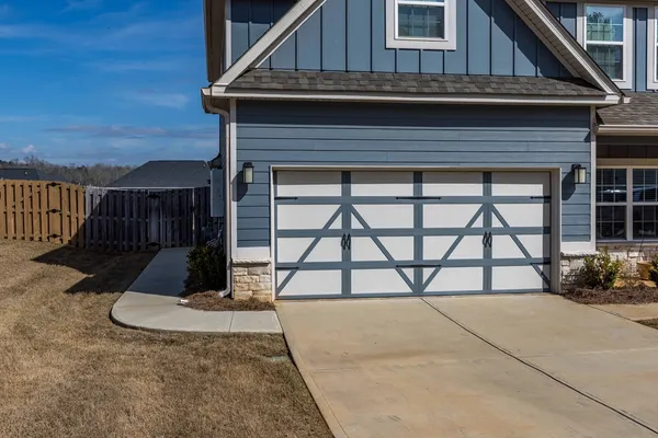 a view of backyard with a tub