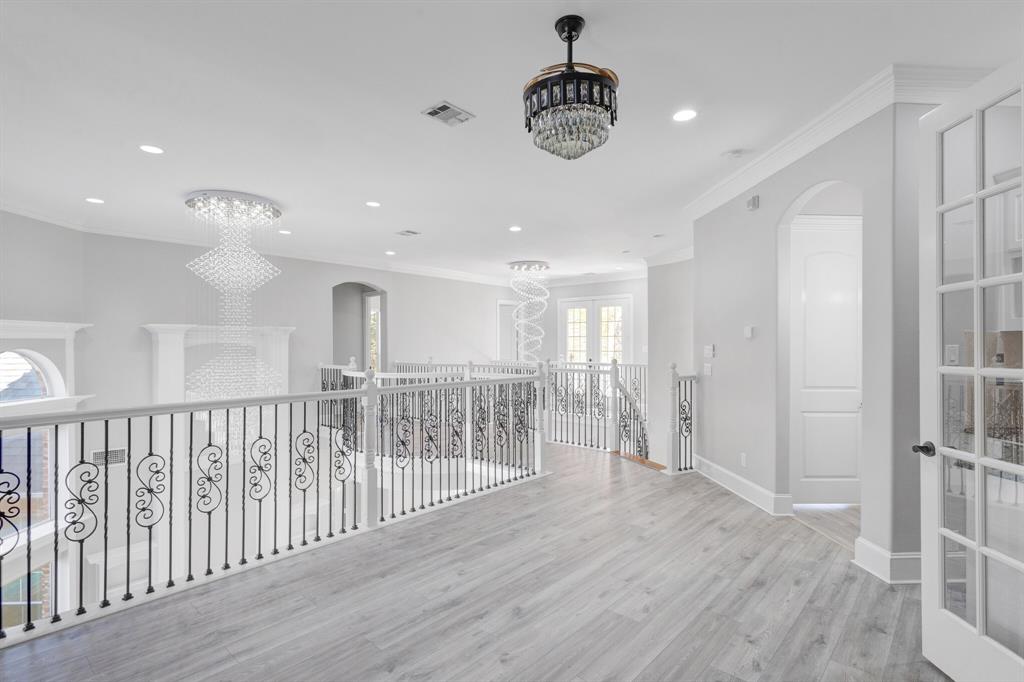 1004 Drake Drive Euless, TX 76039 - Photo 15 of 39