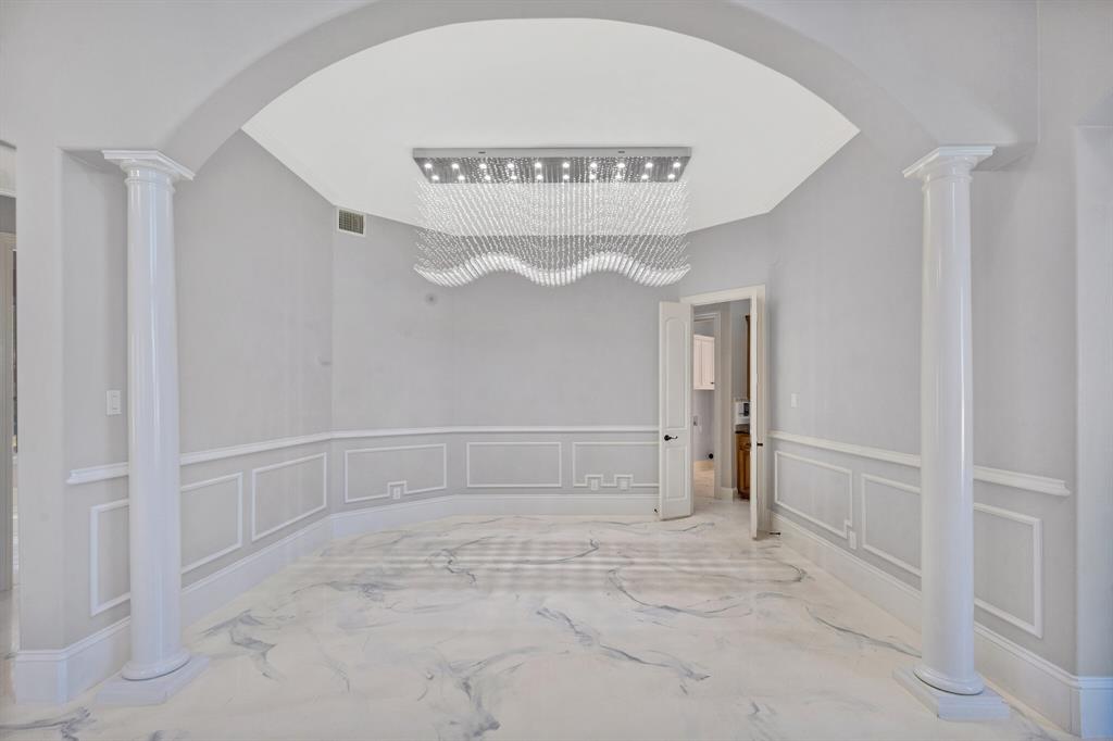 1004 Drake Drive Euless, TX 76039 - Photo 16 of 39