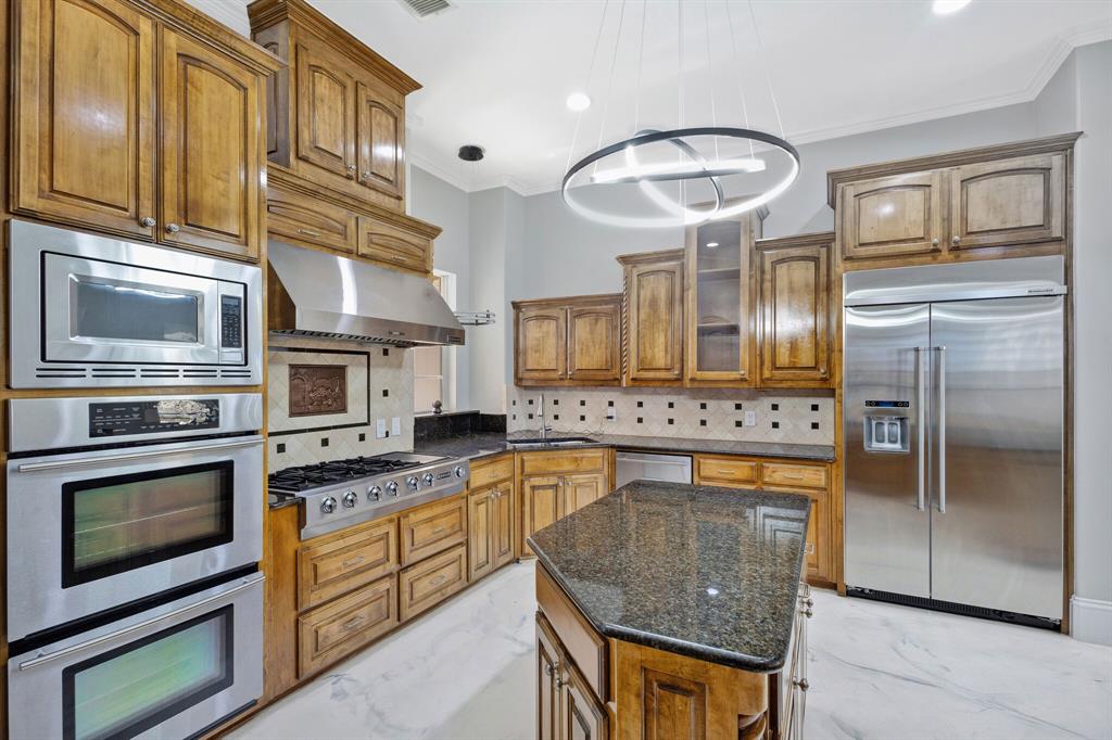 1004 Drake Drive Euless, TX 76039 - Photo 25 of 39