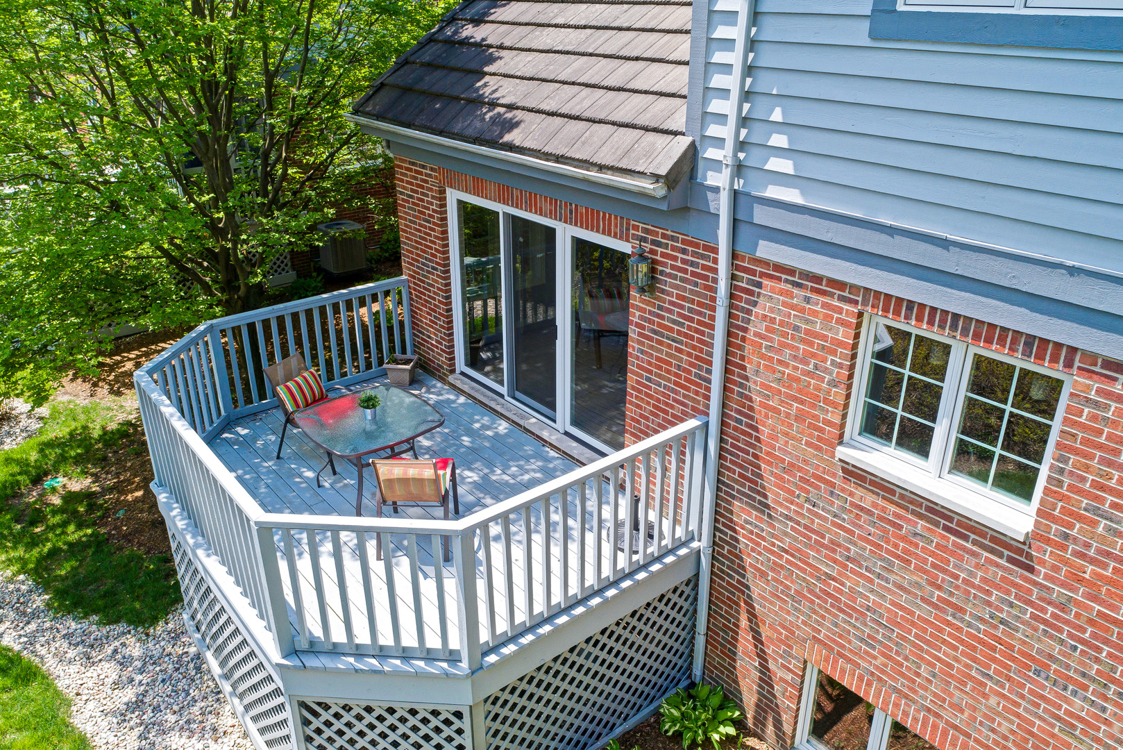 11 Southgate Court Burr Ridge, IL 60527 - Photo 17 of 39 a deck with a table and chairs