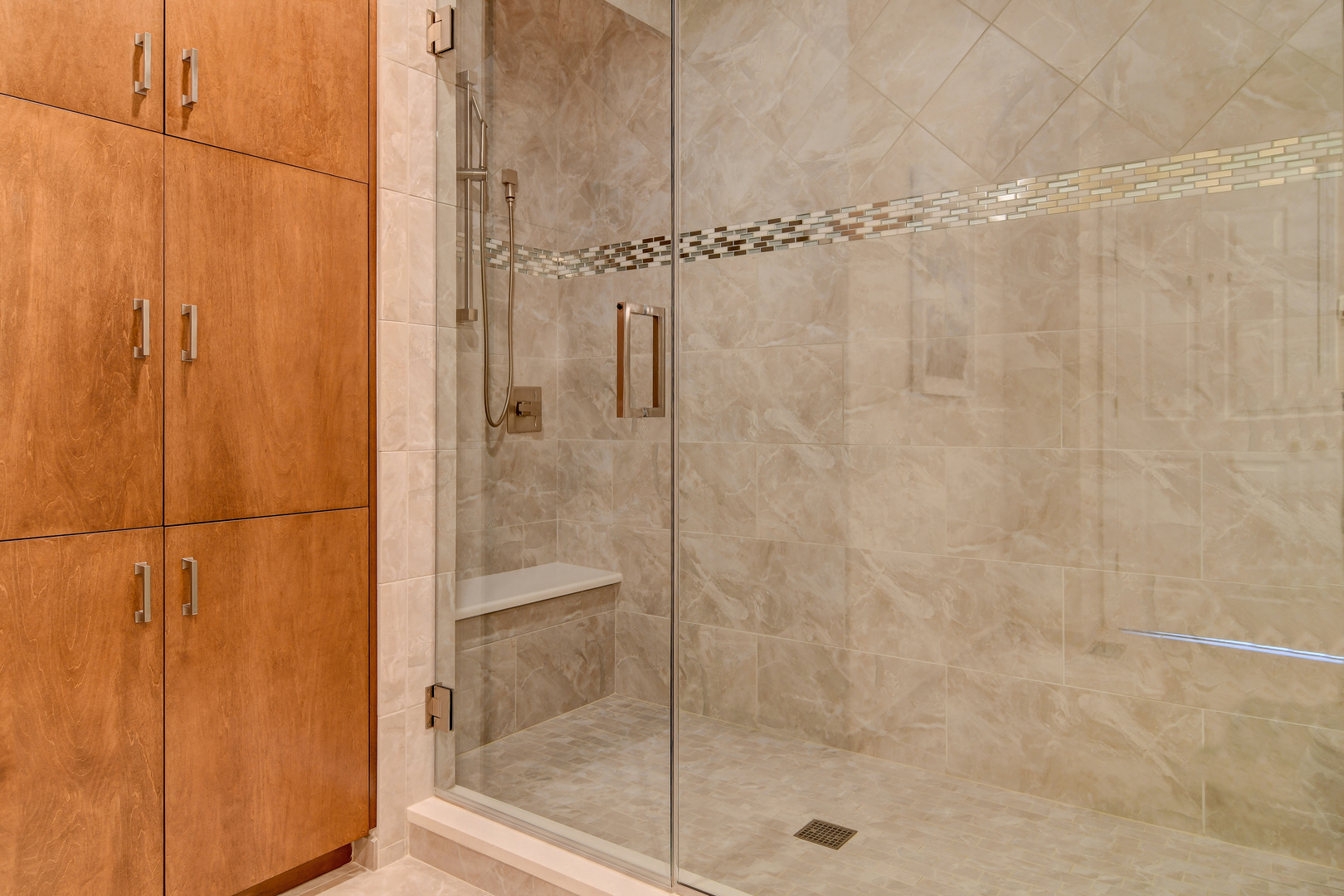 11 Southgate Court Burr Ridge, IL 60527 - Photo 21 of 39 a bathroom with a shower