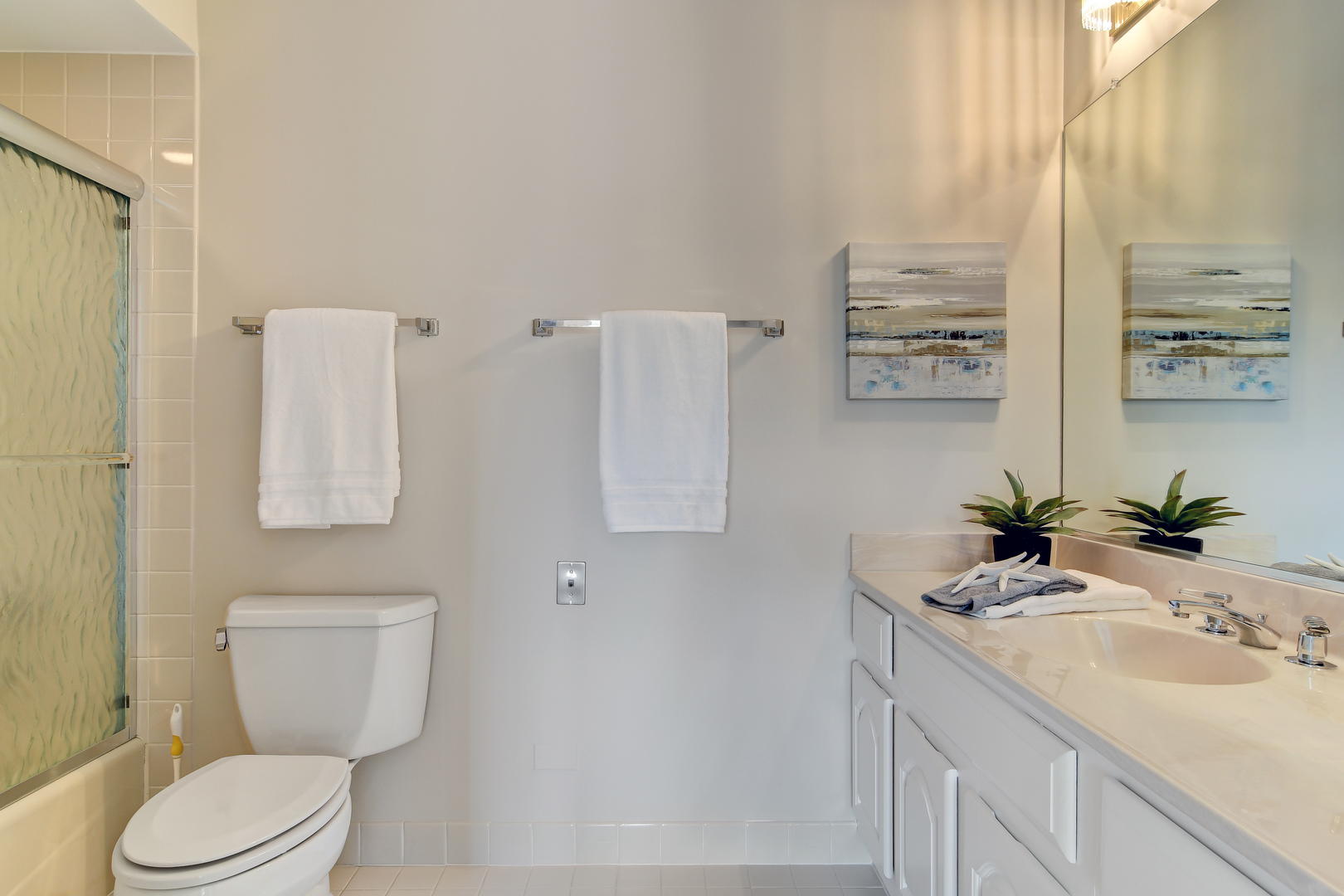 11 Southgate Court Burr Ridge, IL 60527 - Photo 26 of 39 a bathroom with a toilet sink and mirror
