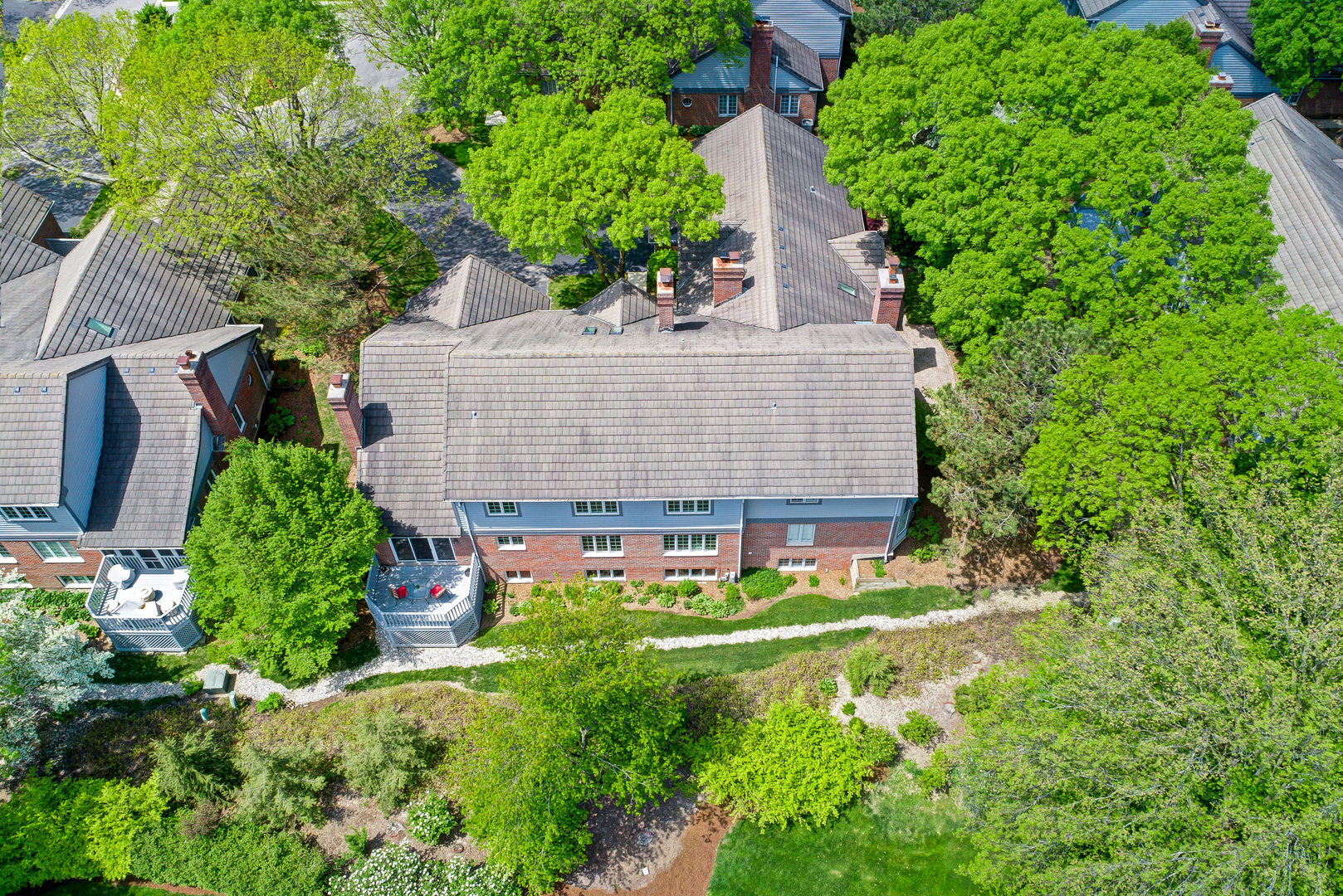 11 Southgate Court Burr Ridge, IL 60527 - Photo 34 of 39 an aerial view of a house with a garden and plants
