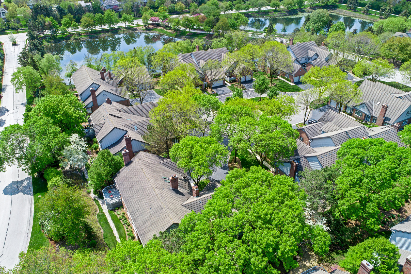 11 Southgate Court Burr Ridge, IL 60527 - Photo 36 of 39 an aerial view of residential house with outdoor space and lake view