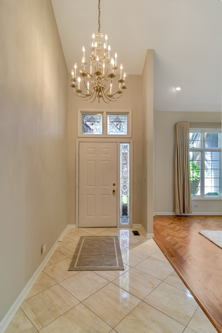 11 Southgate Court Burr Ridge, IL 60527 - Photo 6 of 39 a view of an entryway