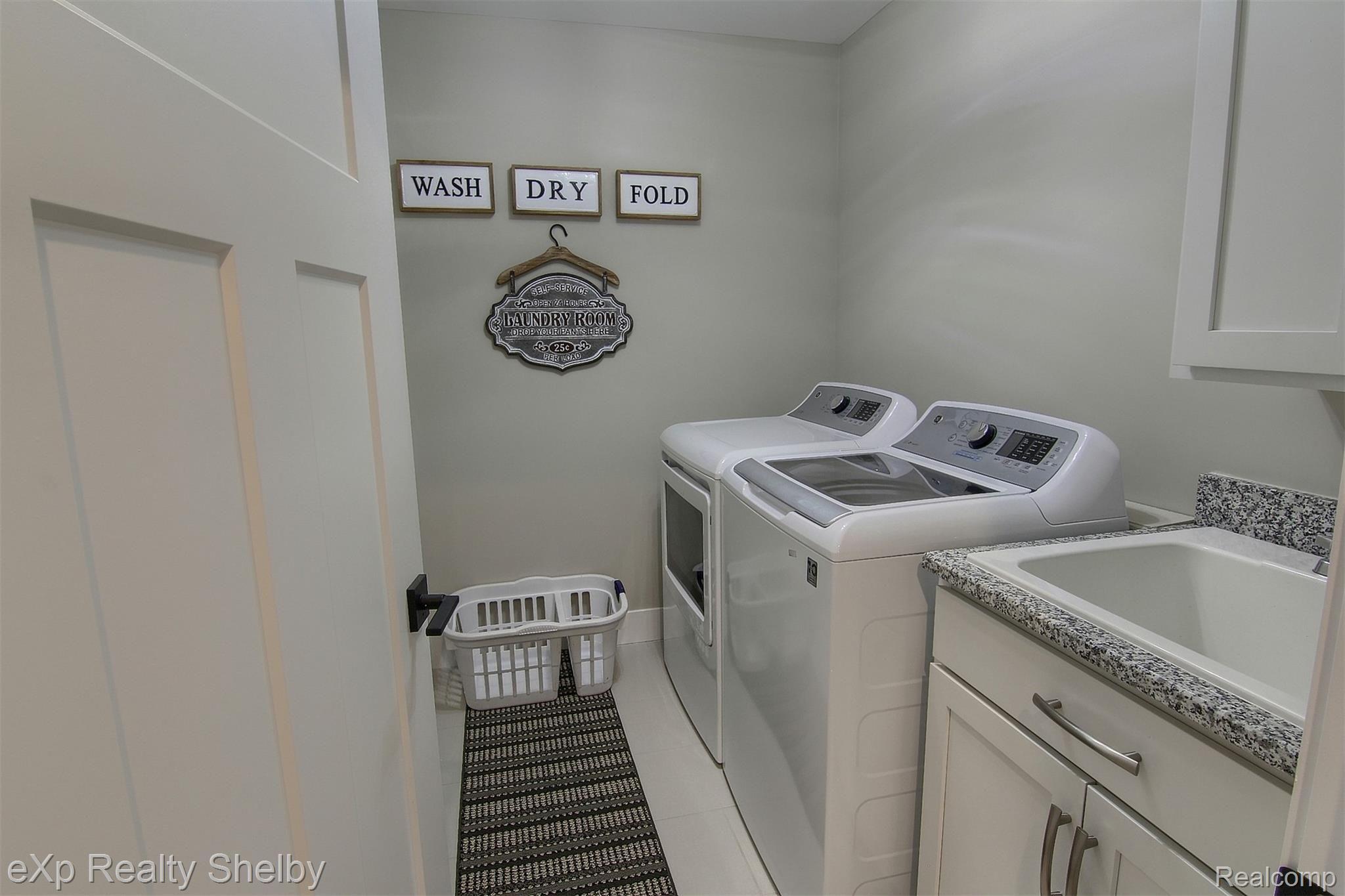 11223 Chicago Road Warren, MI 48093 - Photo 28 of 37 27-2nd Floor Laundry Room.jpg
