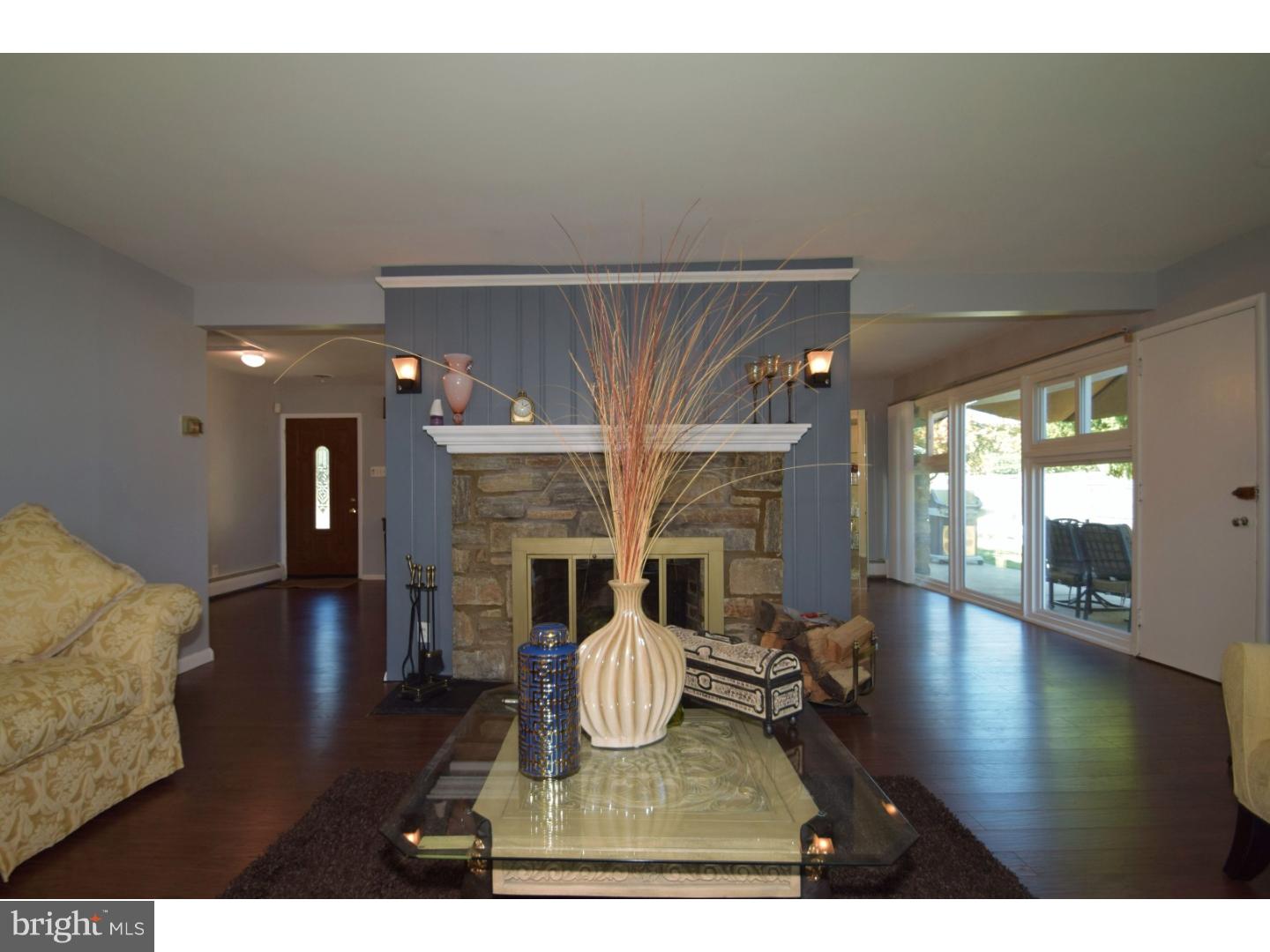 7756 Mellon Road Wyncote, PA 19095 - Photo 12 of 25 Living Room