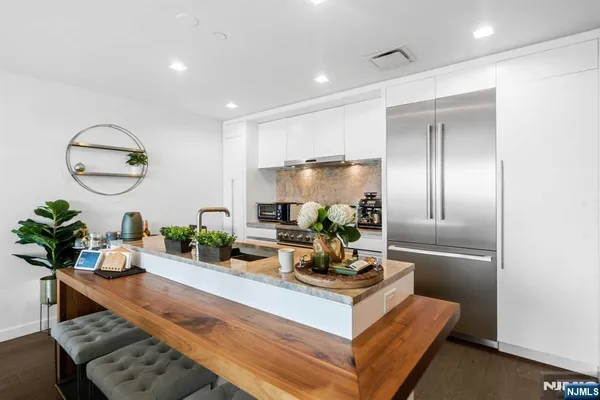 $5,145 | 320 Adolphus Avenue, Unit 1003, Cliffside Park, NJ 07010