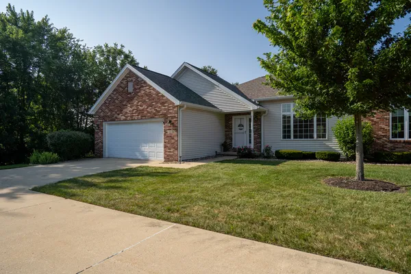 $359,900 | 1402 Caro Court, Unit 1402, Mahomet, IL 61853
