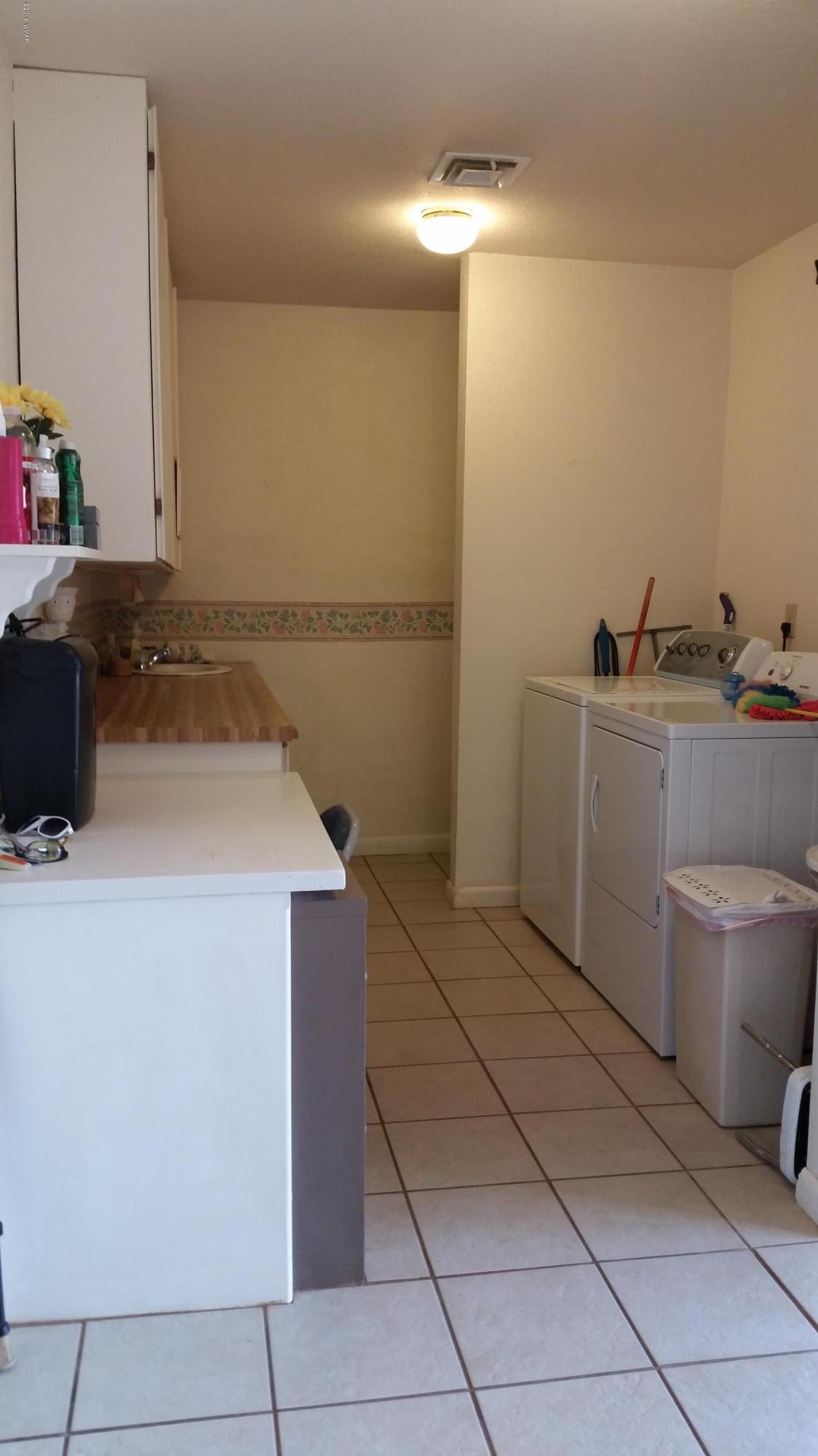 791 West 4th Street South Snowflake, AZ 85937 - Photo 24 of 46 a kitchen with a stove and a refrigerator