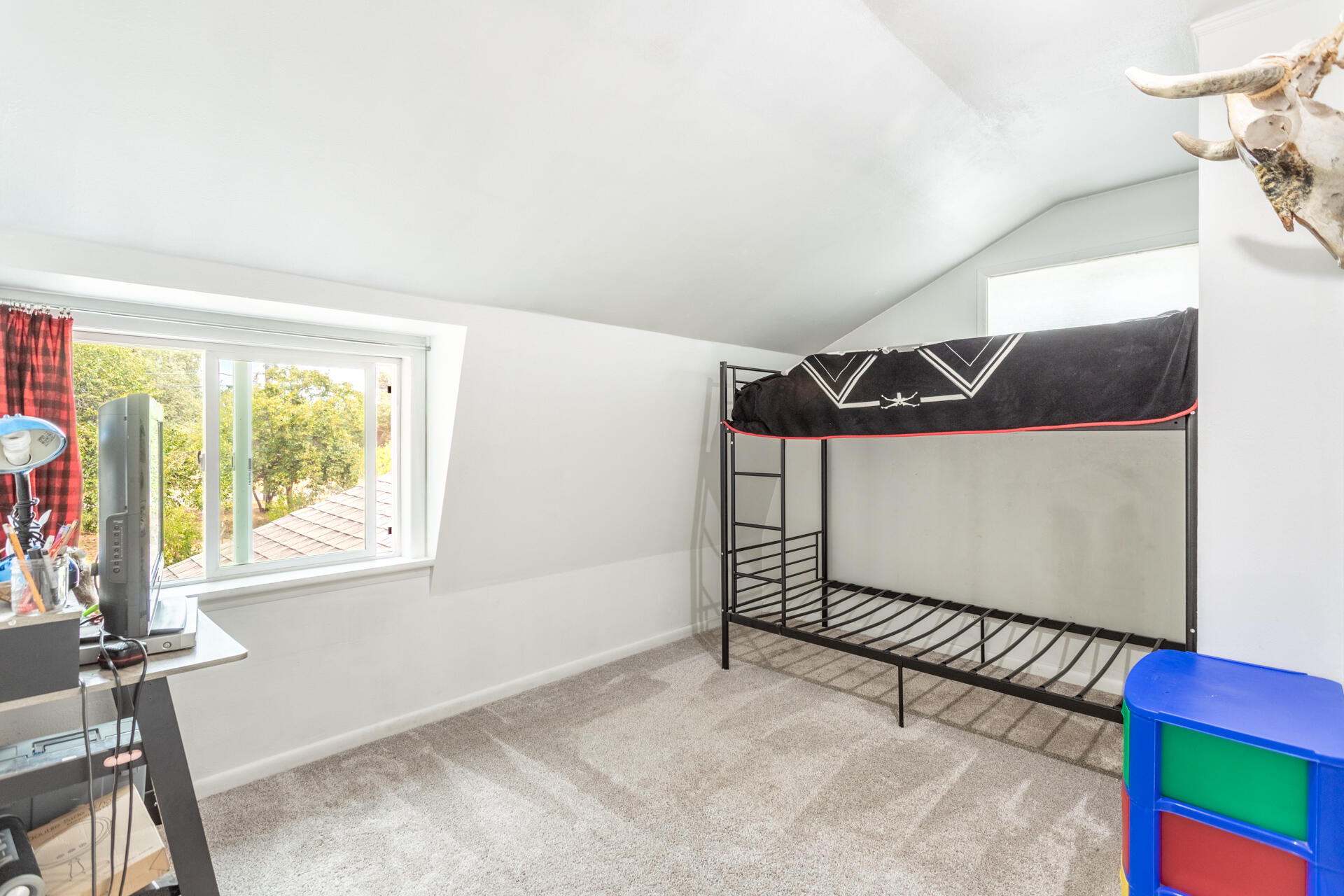 8132 Maynard Road Palo Cedro, CA 96073 - Photo 20 of 35 a view of entryway