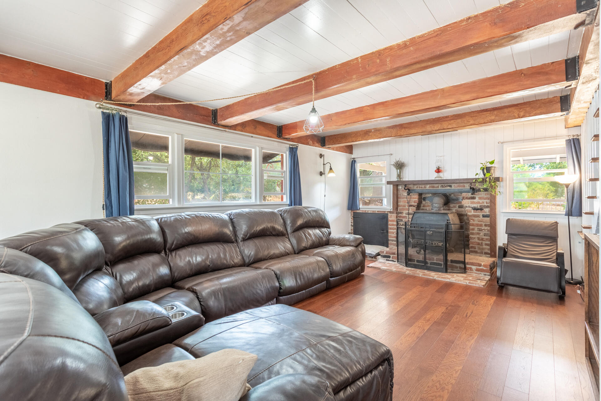 8132 Maynard Road Palo Cedro, CA 96073 - Photo 4 of 35 a living room with furniture and a flat screen tv