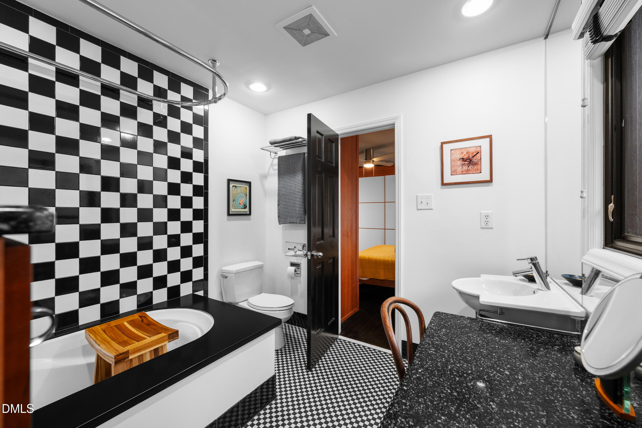 1201 Bancroft Street Raleigh, NC 27612 - Photo 21 of 47 Guest bath