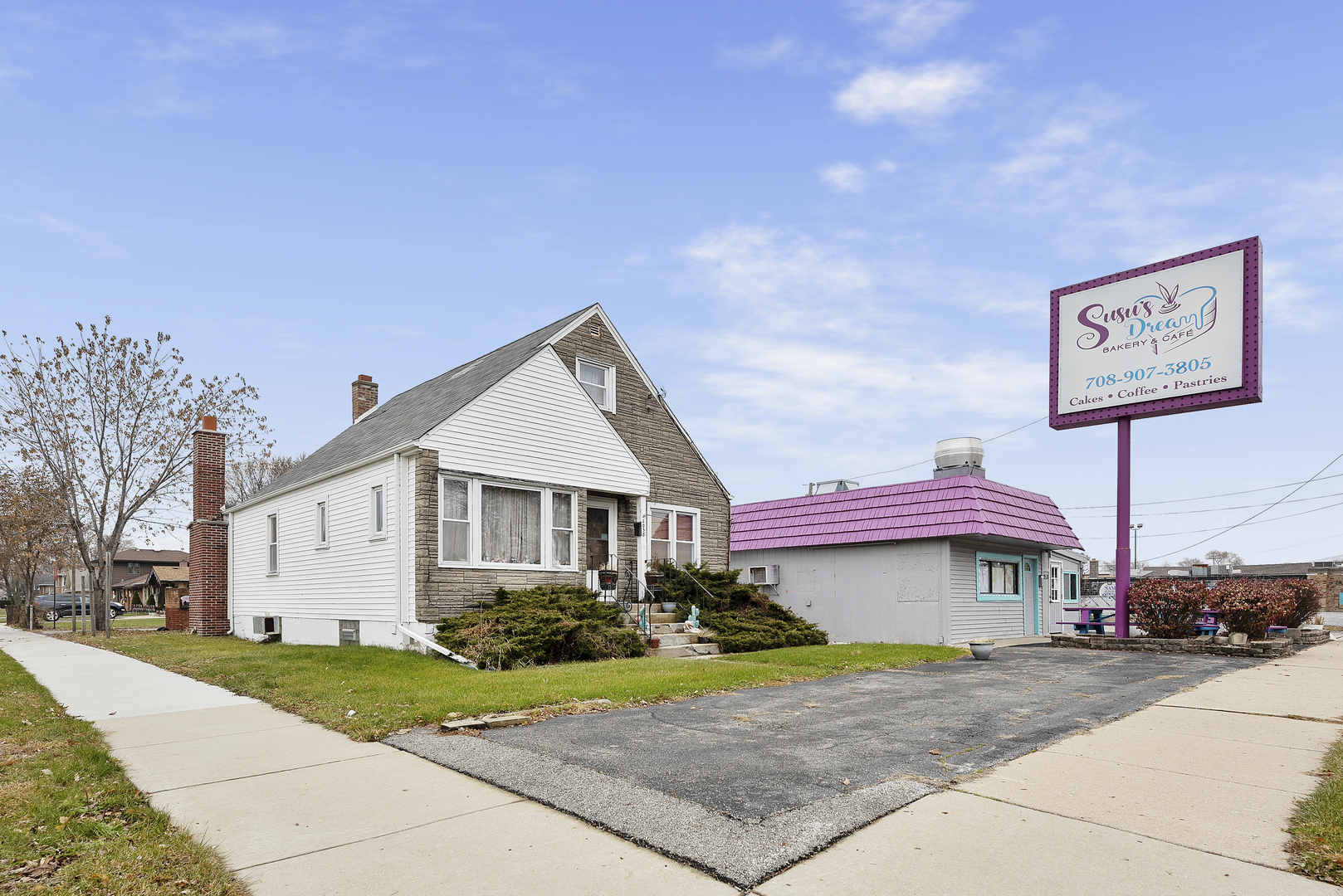 a view of a house with a yard and garage