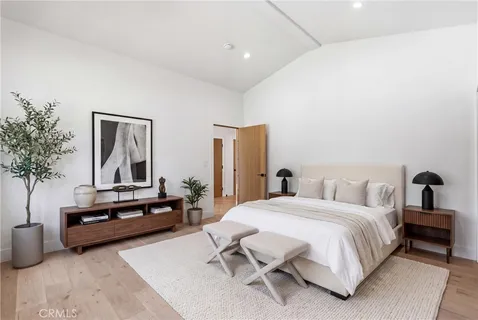 $2,399,999 | 5016 Rubio Avenue, Encino, CA 91436