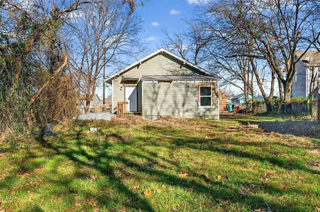 $1,500 | 710 East Lamar Street, Sherman, TX 75090