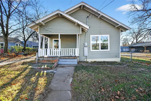 $1,500 | 710 East Lamar Street, Sherman, TX 75090