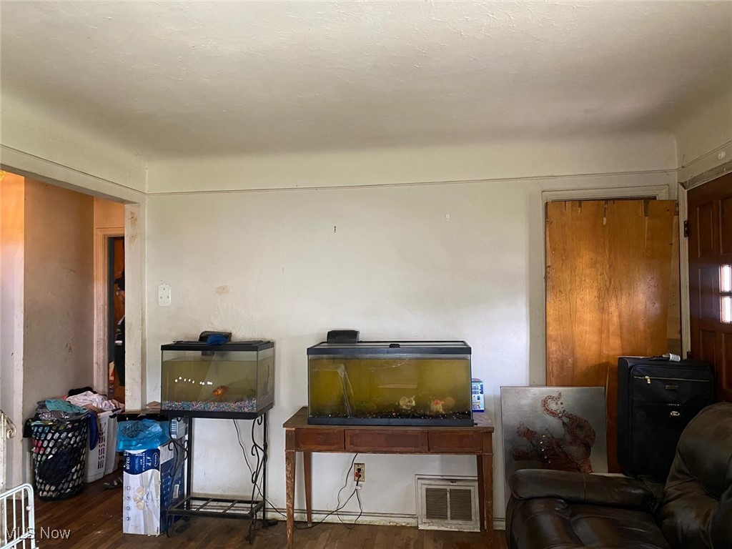 17011 Ridgeton Drive Cleveland, OH 44128 - Photo 5 of 35 Gallery Image 5