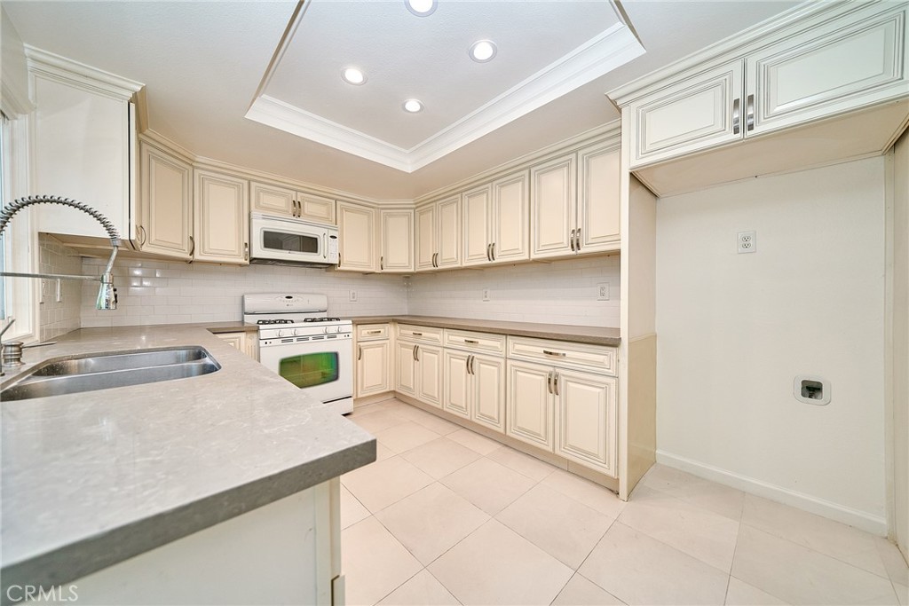 1348 Rolling Knoll Road Diamond Bar, CA 91765 - Photo 22 of 55